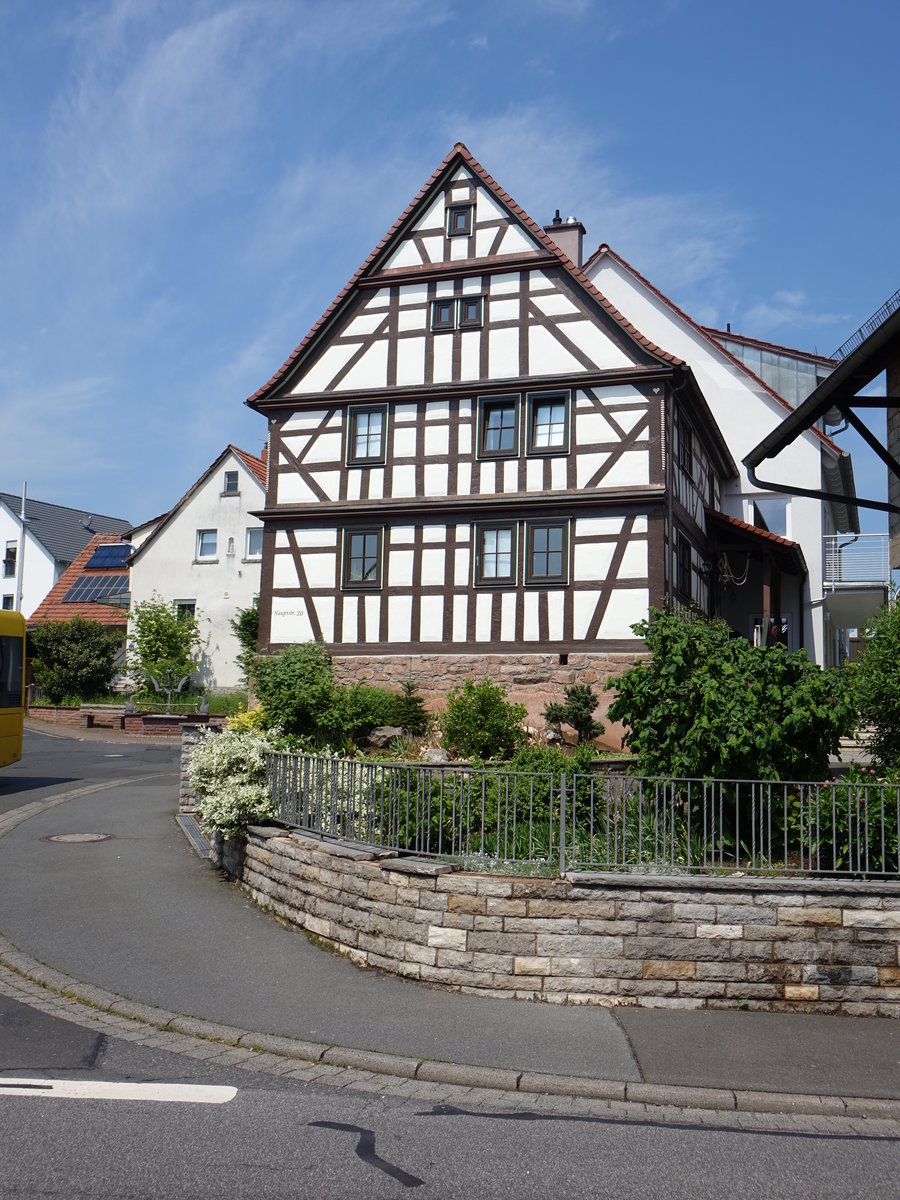 Krombach, Fachwerkhaus in der Hauptstrae, erbaut um 1800 (13.05.2018)