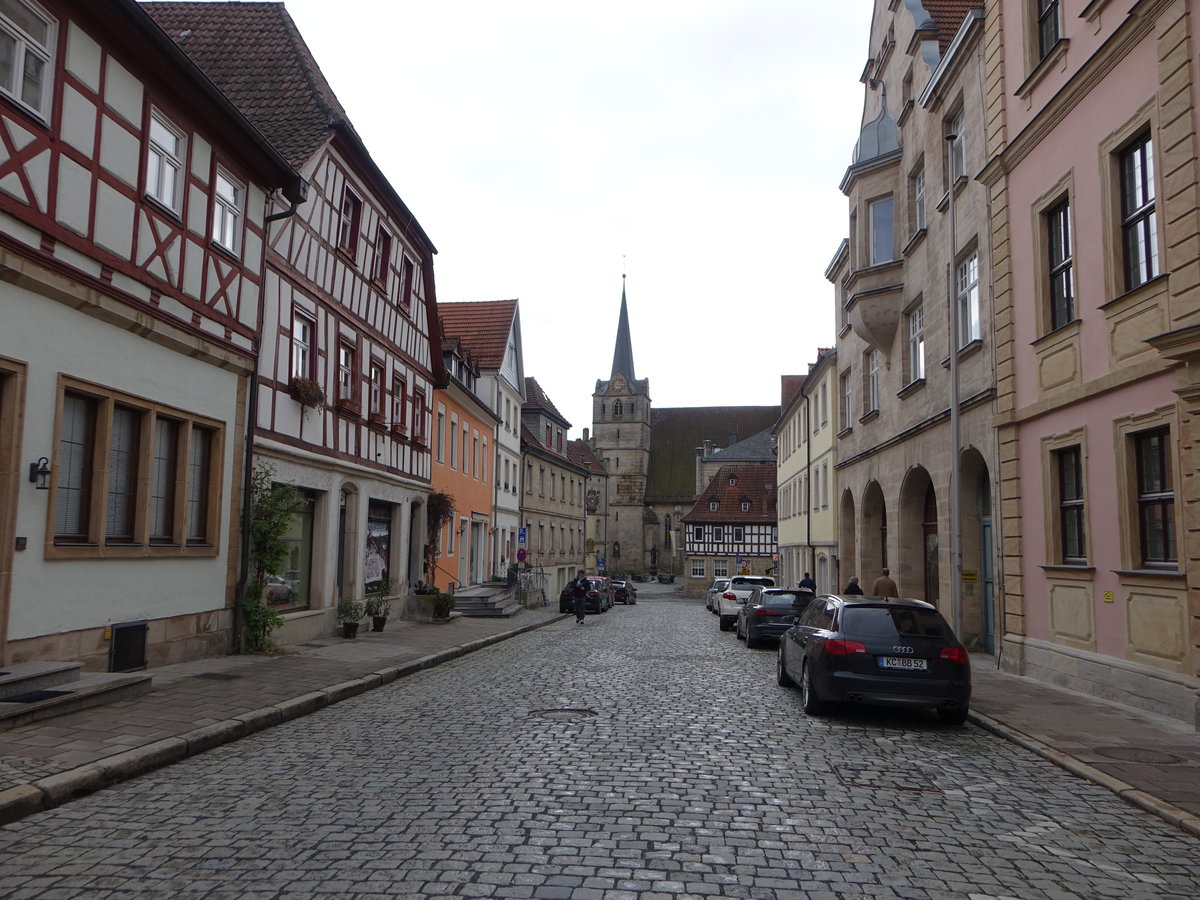 Kronach, Aussicht auf die Stadtkirche St. Johannes aus der Amtsgerichtsstrae (15.04.2017)