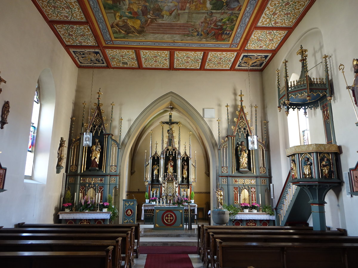 Kronungen, neugotischer Innenraum der St. Laurentius Kirche, erbaut von 1866 bis 1867 (28.05.2017)