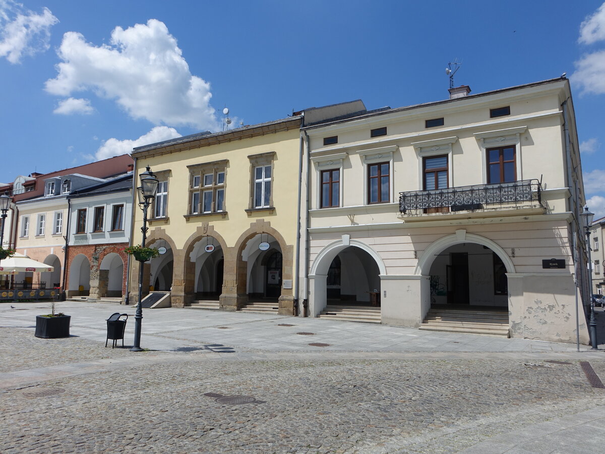 Krosno, historische Arkadenhuser am Rynek Platz (17.06.2021)