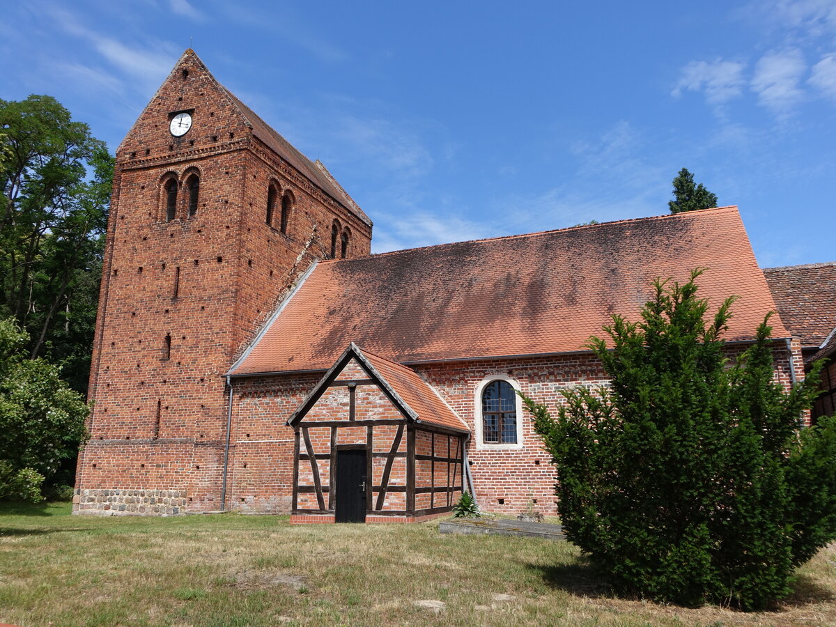 Kr�den, evangelische Kirche, Backsteinkirche aus dem 12. Jahrhundert (23.06.2026)