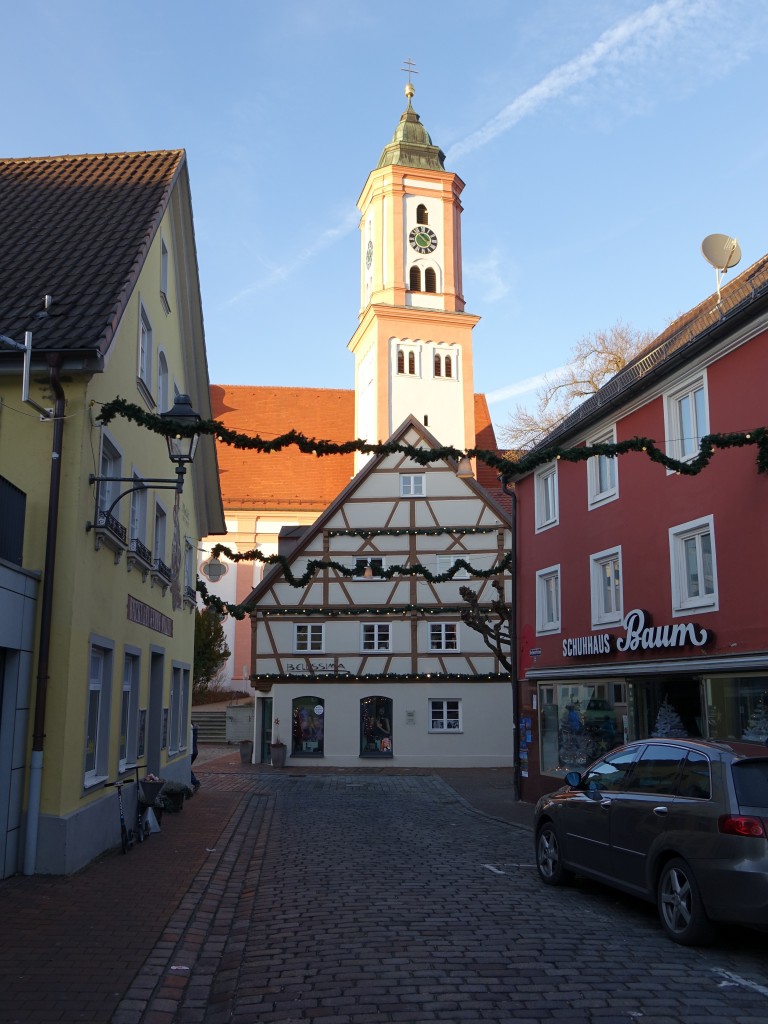 Krumbach, Stadtpfarrkirche St. Michael, erbaut von 1751 bis 1753 (27.12.2015)