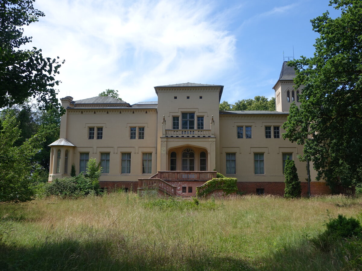 Krumke, Schloss, erbaut von 1854 bis 1860 im neugotische Stil (23.06.2026)