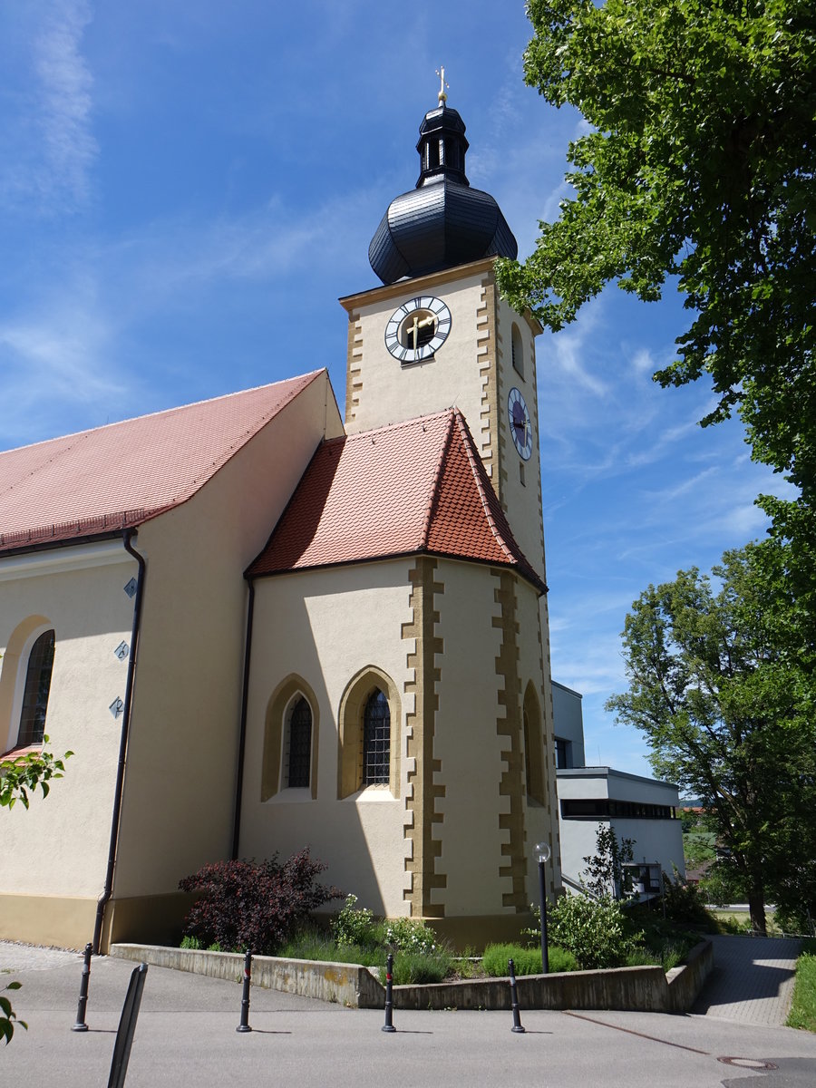 Kmmersbrck, Katholische Pfarrkirche St. Antonius Abbas, Saalkirche mit sptgotischem Chor, Langhaus erbaut 1728, erweitert von 1922 bis 1924 (11.06.2017)