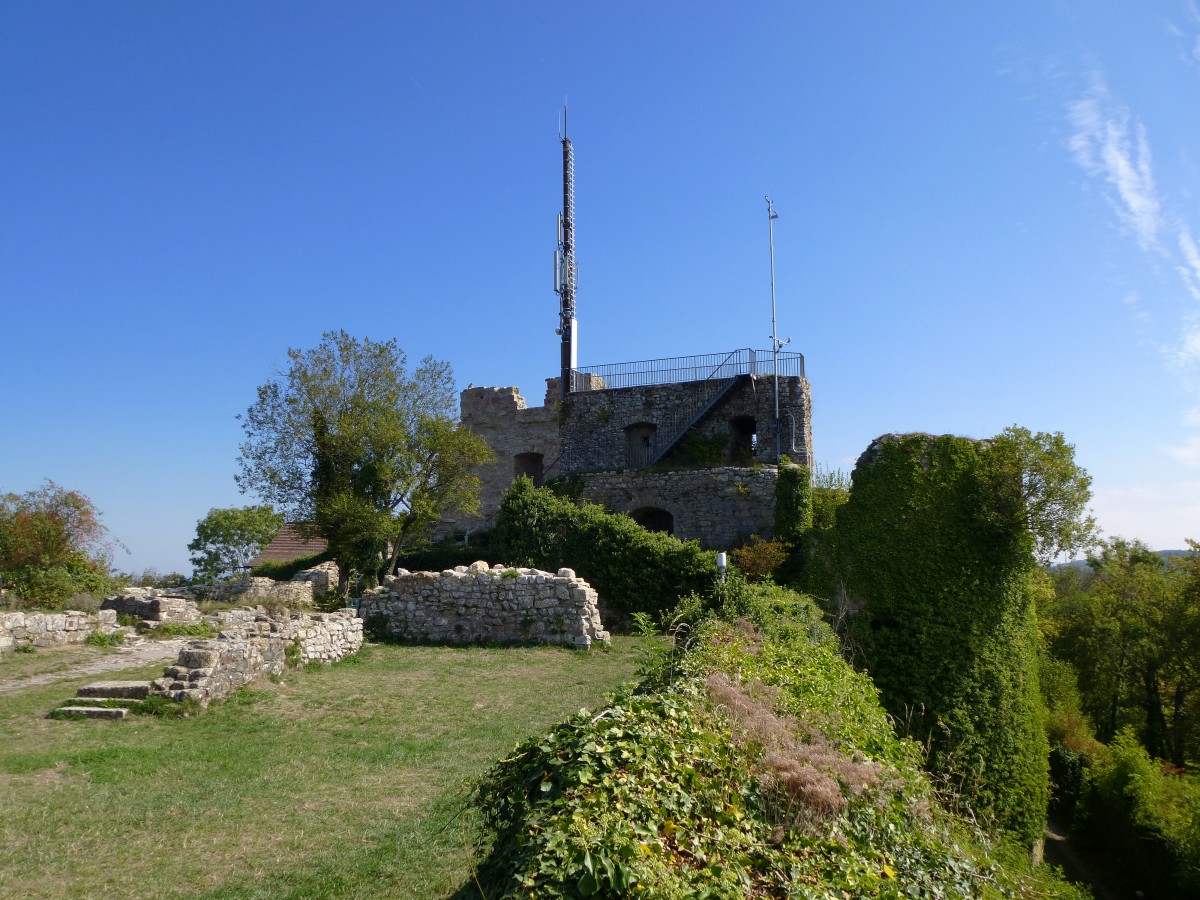 Kssaburg, hchster begehbarer Teil der Ruine mit Handymast, Sept.2015