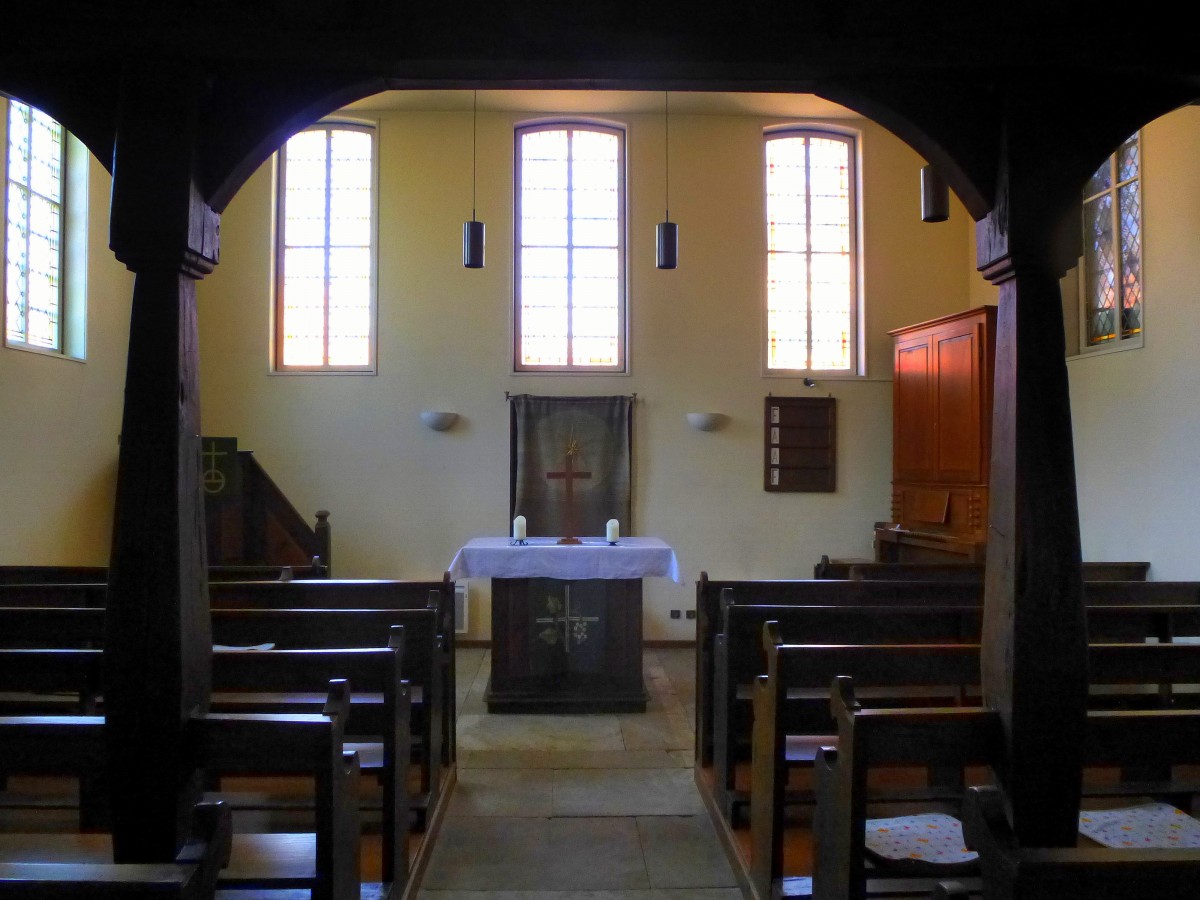 Kuhlendorf, Blick in den Inneraum und zum Altar in der Fachwerkkirche, Sept.2015