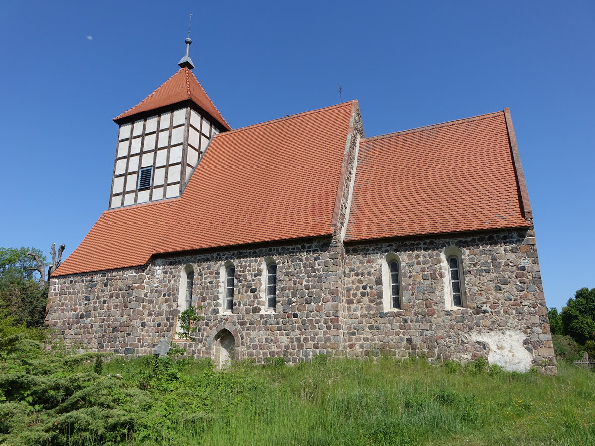 Kuhz, evangelische Kirche, Feldsteinkirche aus dem 13. Jahrhundert (26.05.2026)