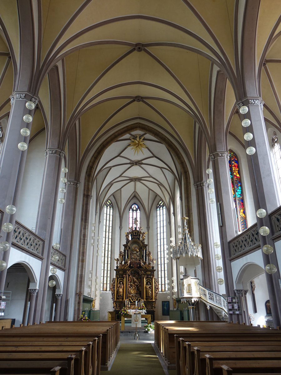 Kulmbach, sptgotischer Innenraum der Pfarrkirche St. Petri, Barockaltar von Johann Brenck (16.04.2017)