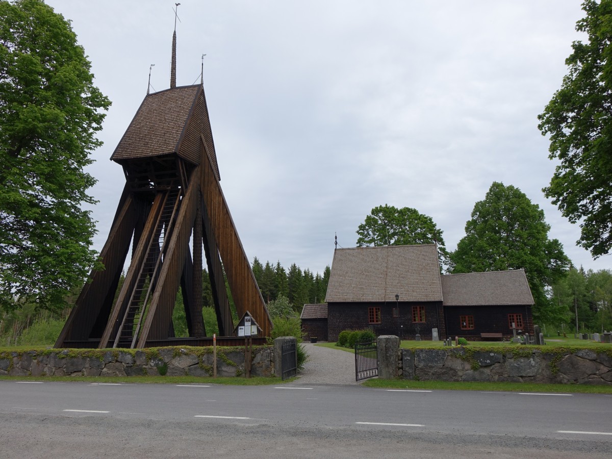 Kumla, Holzkirche von Tngerasa, Chor erbaut ab 1290, Langhaus 1340, Glockenturm von 1658 (17.06.2015)