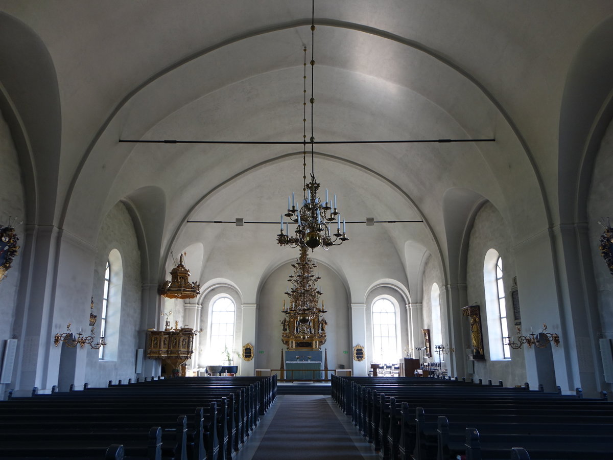 Kungsgarden, Chor mit Kanzel und Barockaltar von 1690 in der vansj Kirche (22.06.2017)