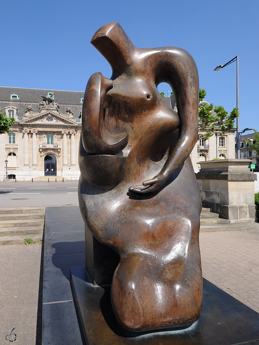 Kunscht oder so, eine Skulptur vor dem ehemaligen Arbed-Firmensitz. (Luxemburg, Juli 2013)