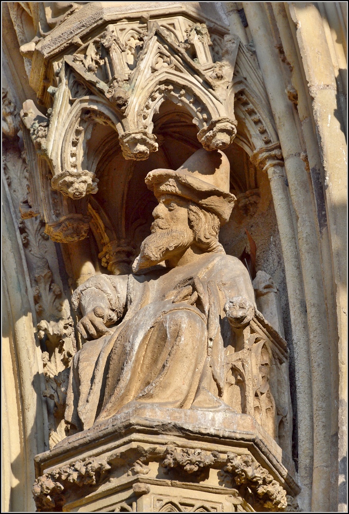 Kunst am Klner Dom - Heiligenfiguren. Frhjahr 2014.