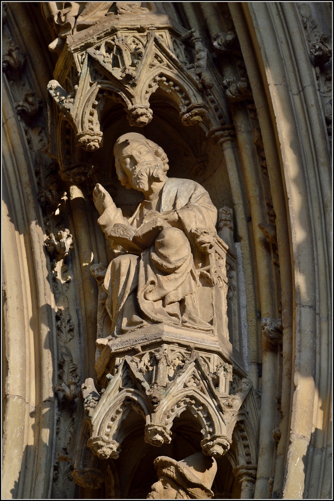 Kunst am Klner Dom - Heiligenfiguren. Frhjahr 2014.