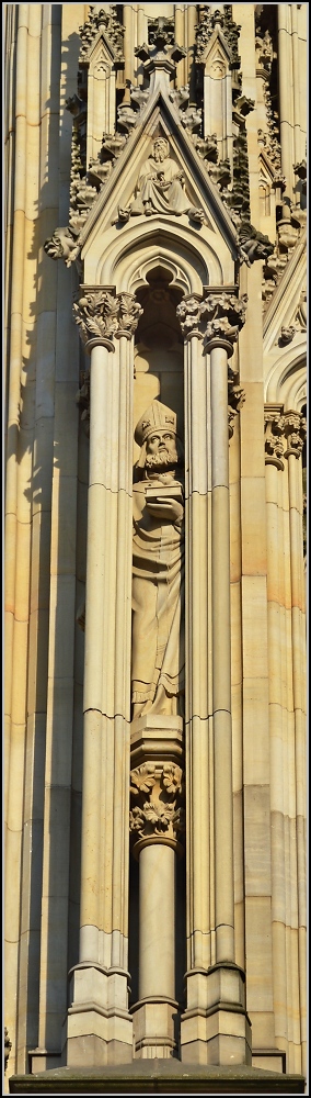 Kunst am Klner Dom - Heiligenfiguren. Frhjahr 2014.