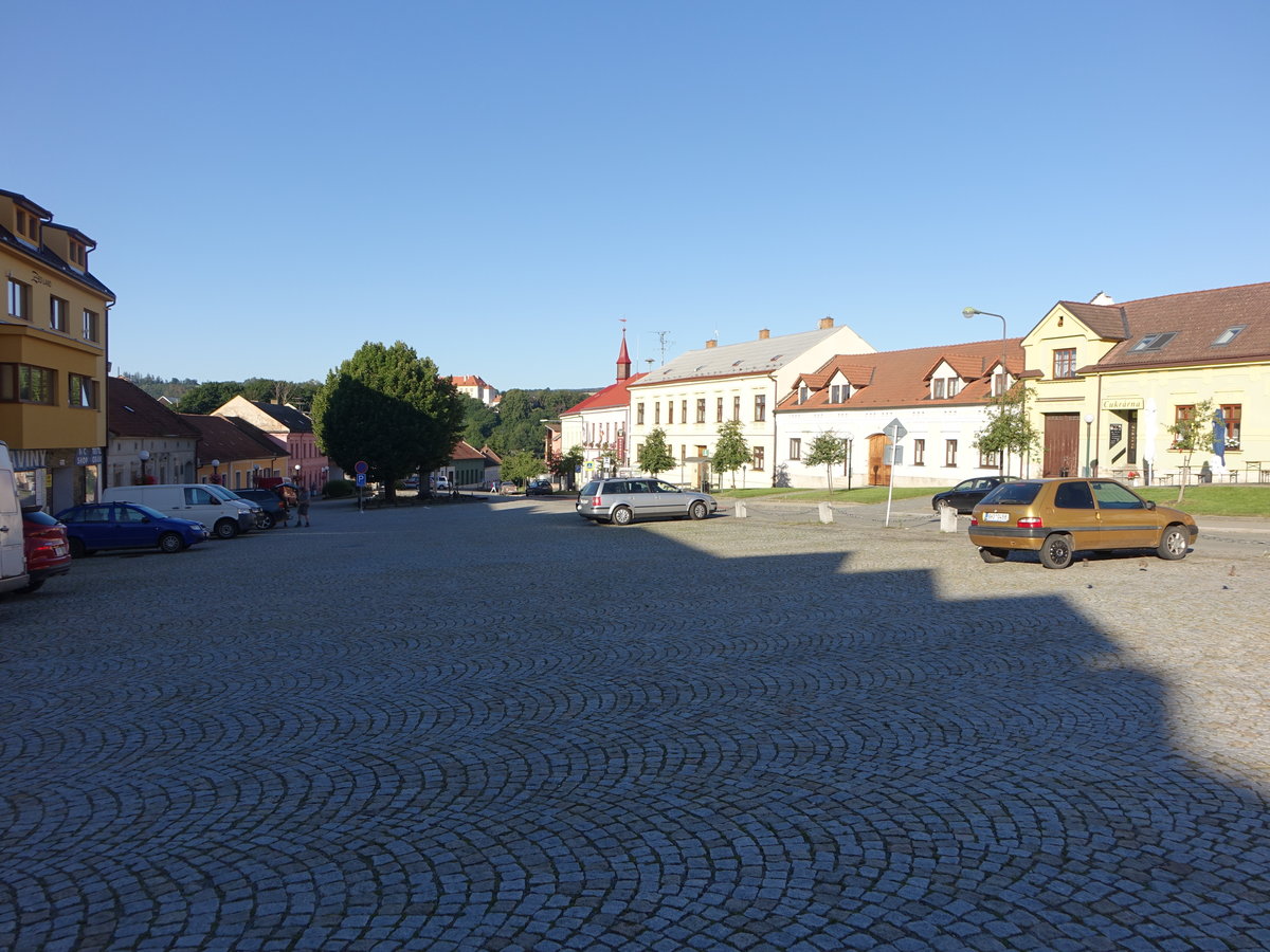 Kunstat / Kunstadt, Huser am Hauptplatz Namesti Krale Jiriho (01.08.2020)