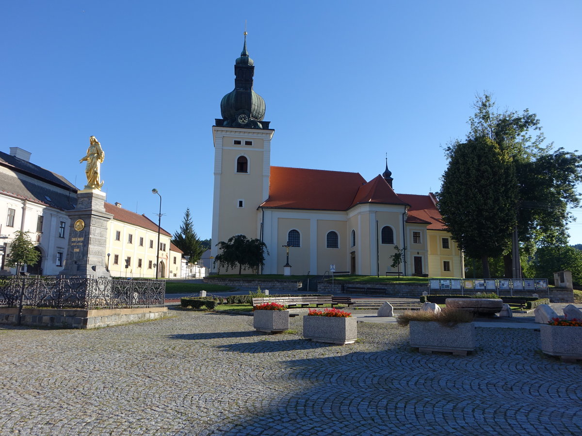 Kunstat / Kunstadt, Pfarrkirche St. Stanislaus, erbaut 1687 (01.08.2020)