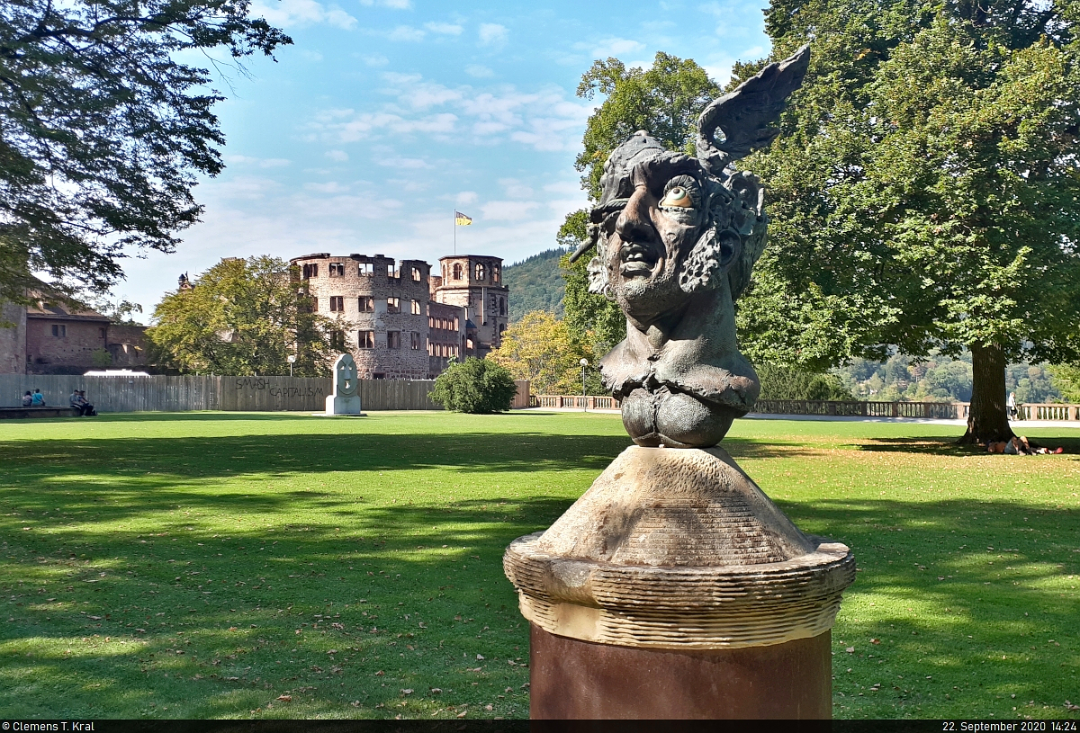 Kunstausstellung von Jürgen Goertz im Schlossgarten Heidelberg.
Hinter dem skurrilen Kopf erstreckt sich das Schloss.

🕓 22.9.2020 | 14:24 Uhr