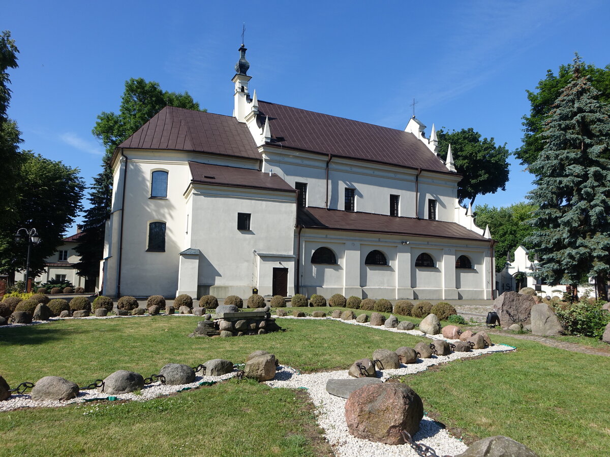 Kurow, Pfarrkirche St. Michael, erbaut im 17. Jahrhundert (15.06.2021)