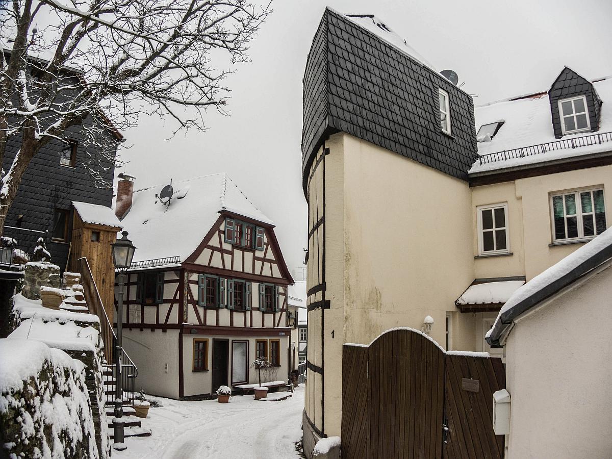 Kurvige Stasse - kurviges Haus in Kronberg am 21.01.2013.