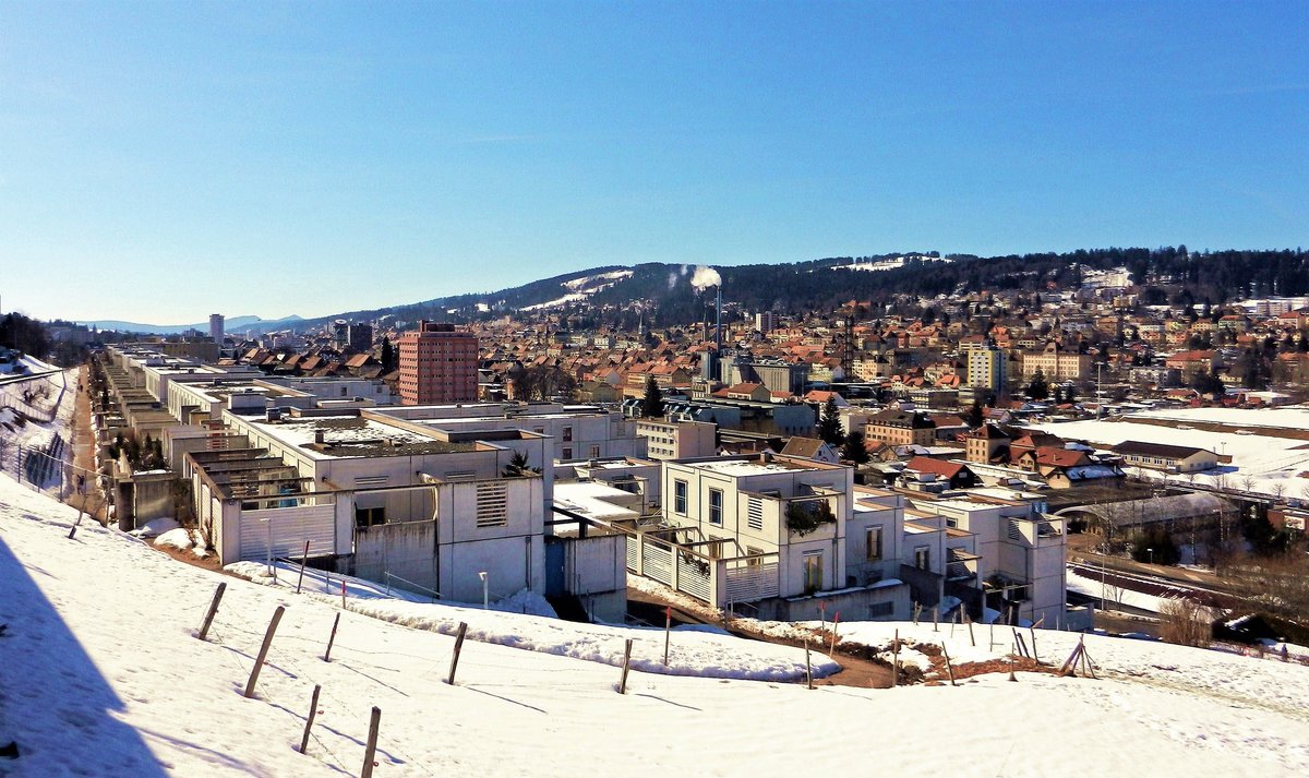 La Chaux-de-Fonds, im Vordergrund die Wohnsiedlung “Les Cornes-Morel” - 29.02.2012