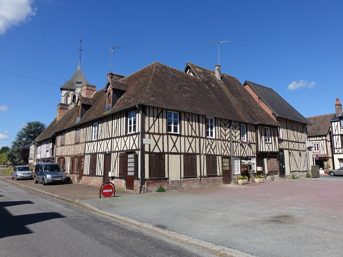 La Ferriere, Huser am Place Andre Fouquet (15.07.2016)