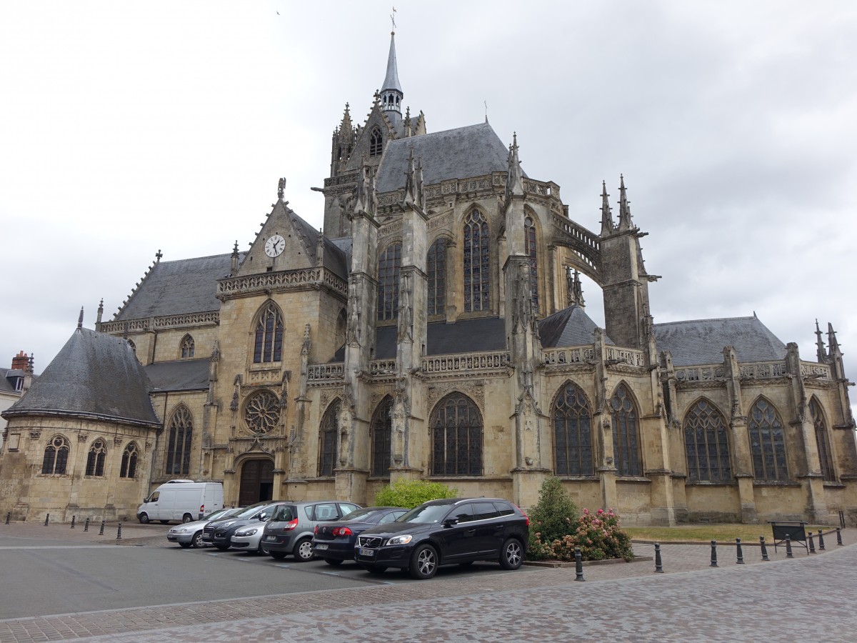 La Ferte-Bernard, gotische Kirche Notre-Dame-des-Marais, erbaut im 15. Jahrhundert (17.07.2015)