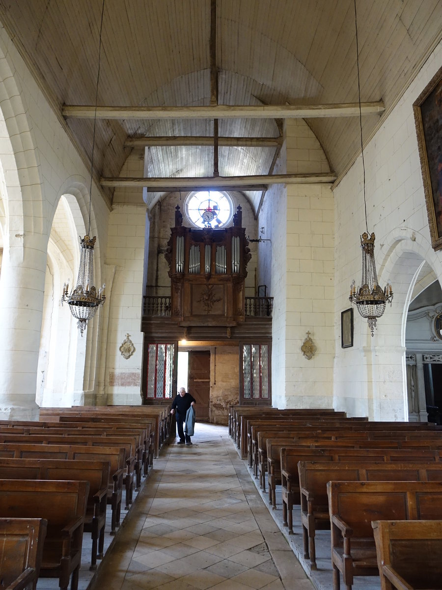 La Ferte-Milon, Innenraum mit Orgel der Notre Dame Kirche (10.07.2016)