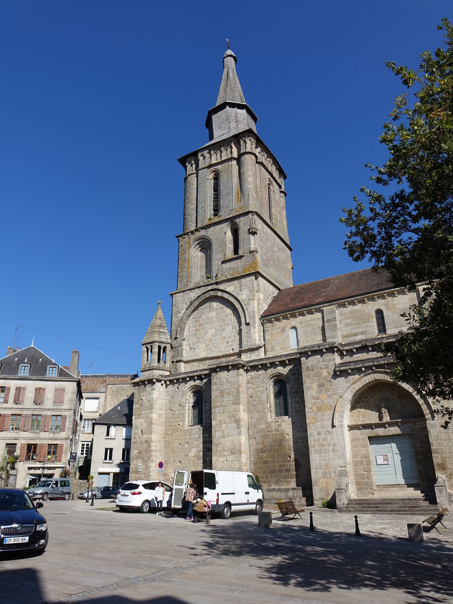 La Souterraine, Kirche Notre Dame de l´Assomption, erbaut im 12. Jahrhundert, Chor und Turm 13. Jahrhundert (21.09.2016)
