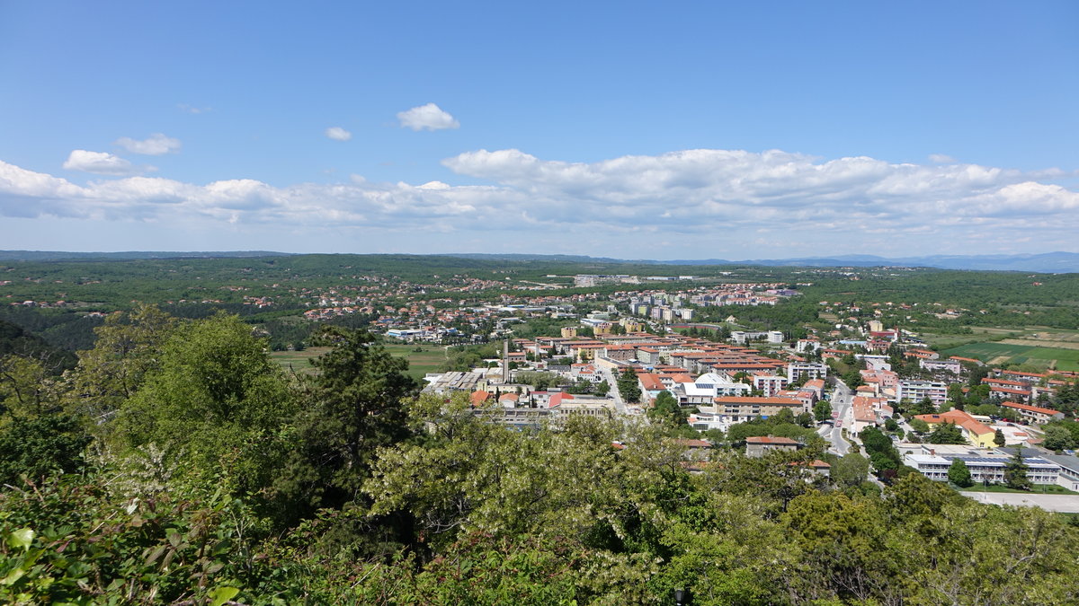 Labin, Aussicht von der Altstadt auf die neuen Stadtviertel (29.04.2017)