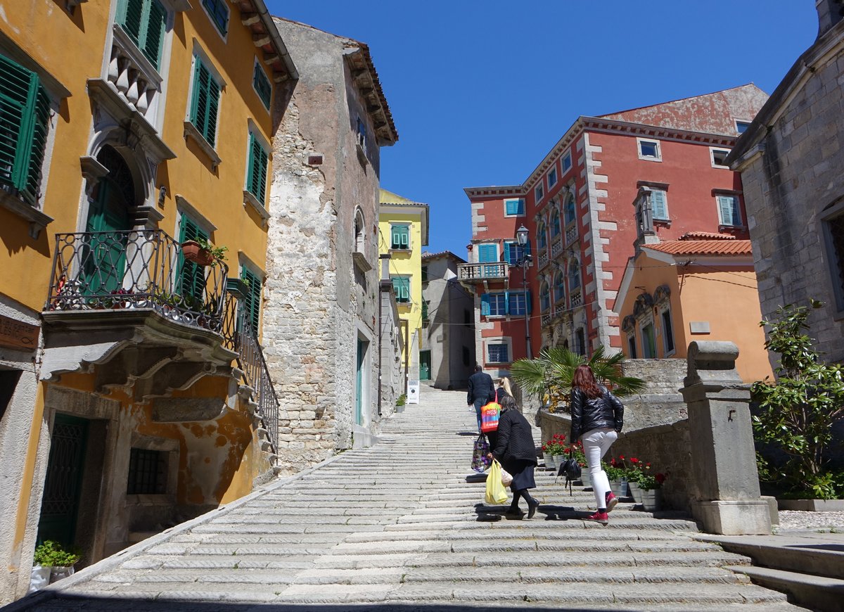 Labin, historische Huser in der Strae des 1. Mai (29.04.2017)