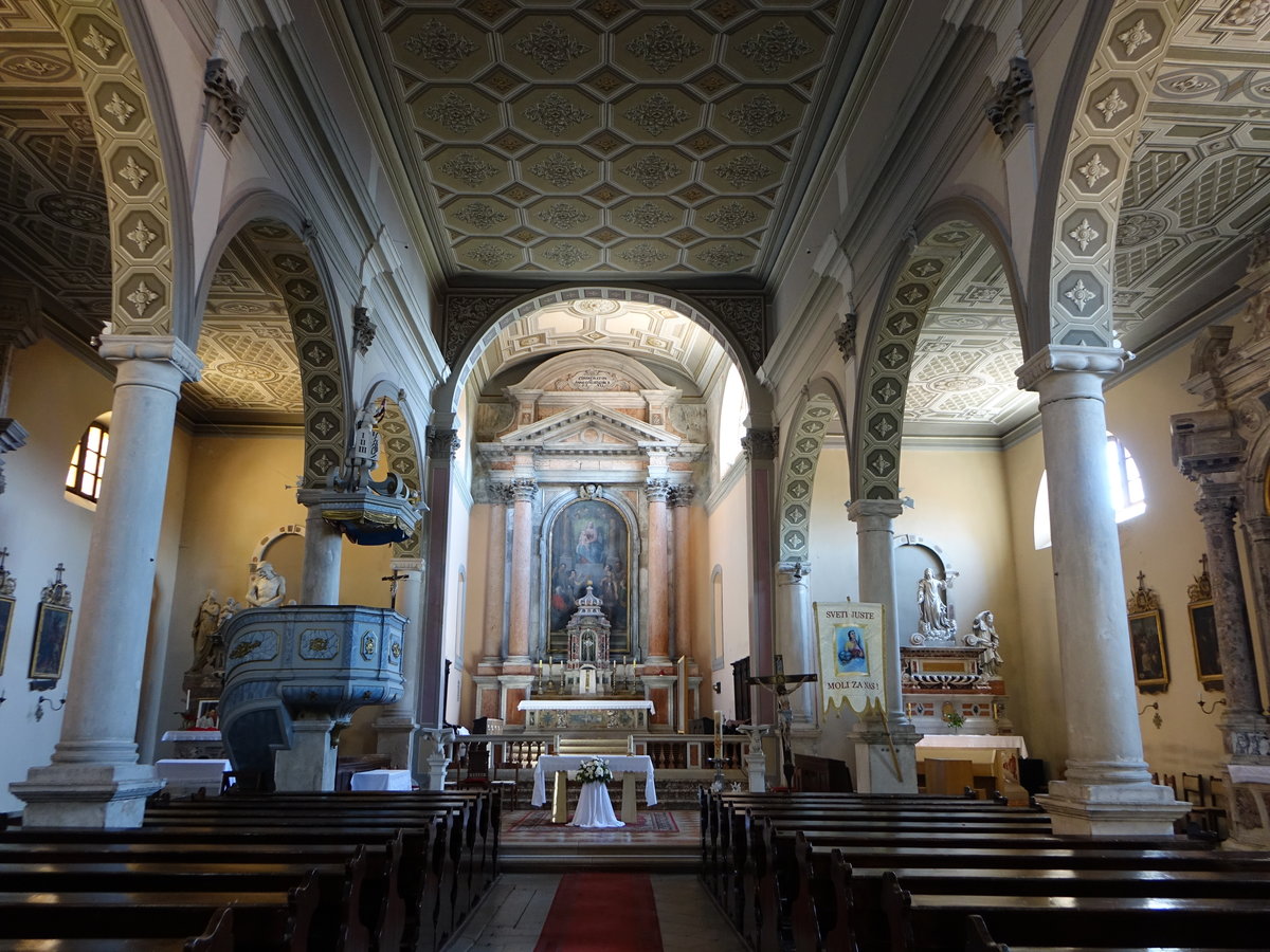 Labin, Innenraum der Pfarrkirche Maria Geburt, erbaut im 18. Jahrhundert (29.04.2017)