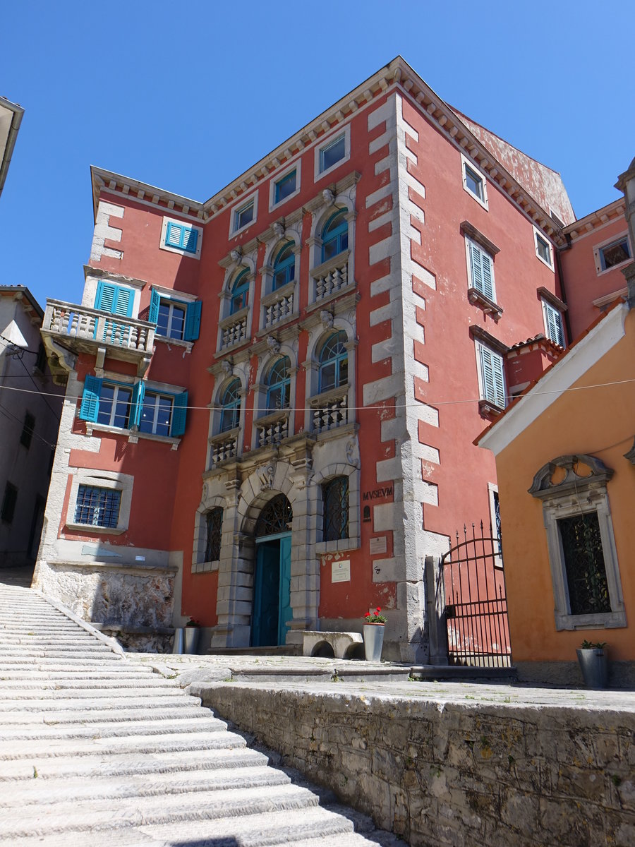 Labin, Palais Battiala-Lazzarini, erbaut 1630, Fassade von 1727, seit 1960 Volksmuseum von Labin (29.04.2017)