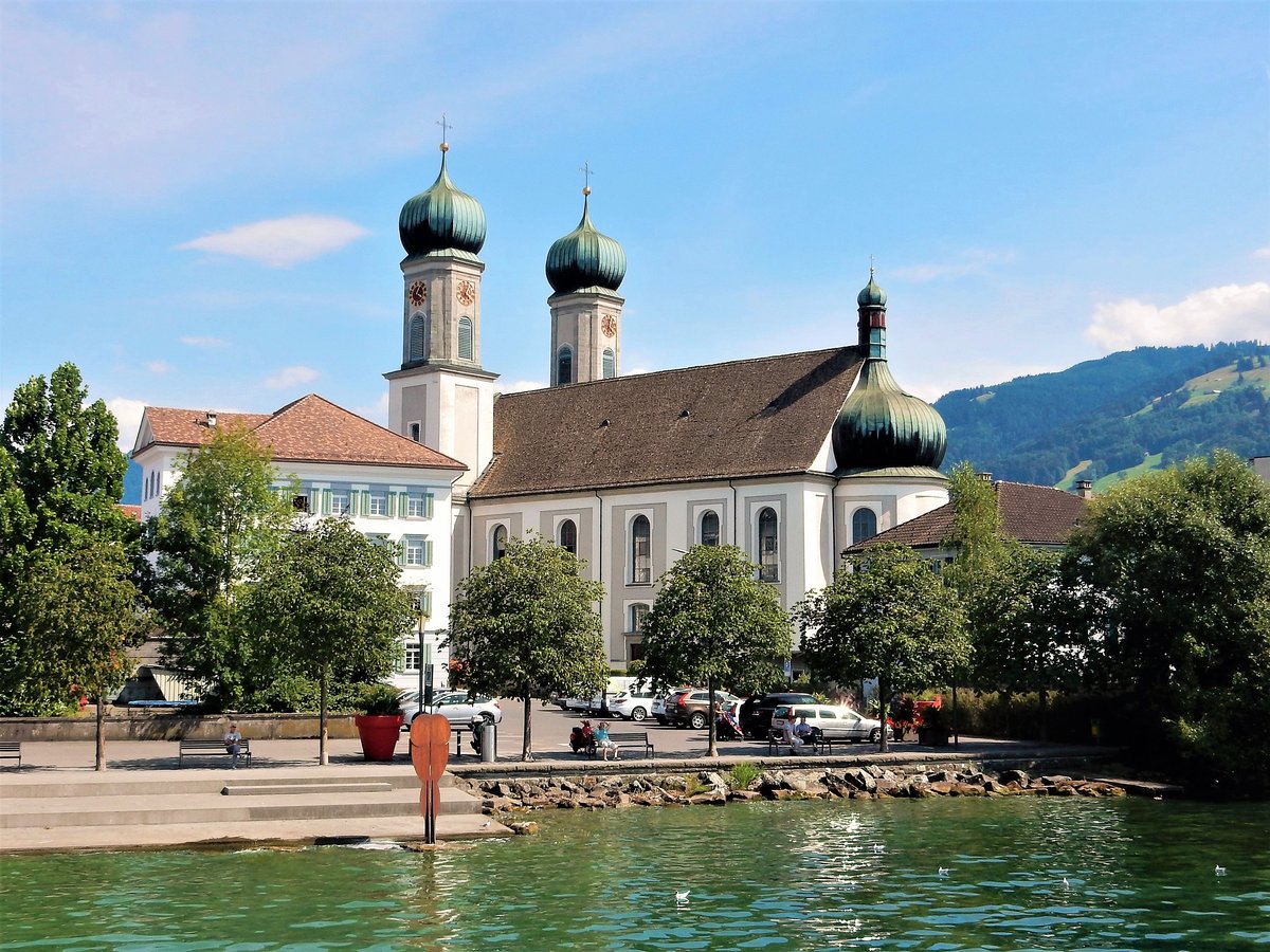 Lachen, katholische Pfarrkirche Heiligkreuz, im gotischen Stil erbaut - 12.07.2018
