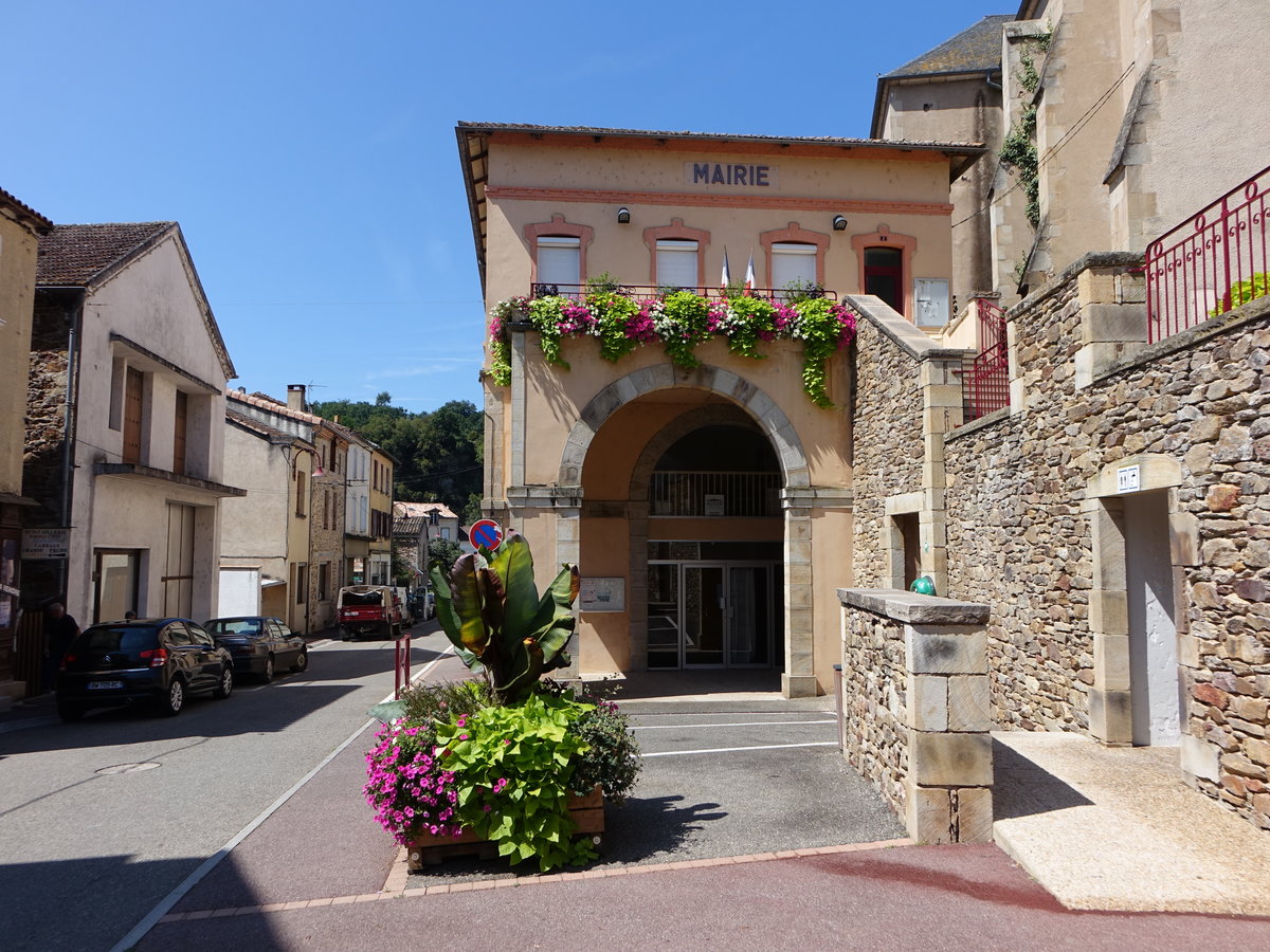 Laguepie, Rathaus in der Rue de la Mairie neben der Kirche (30.07.2018)