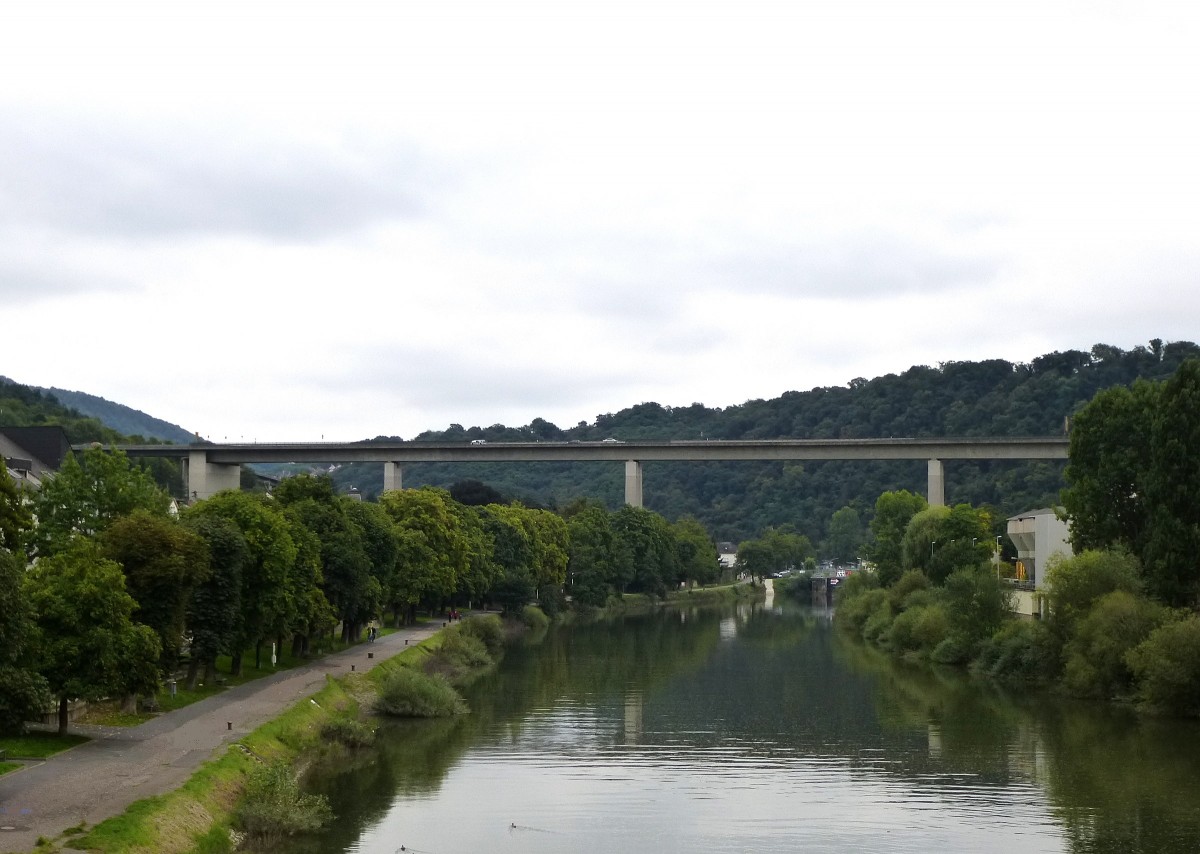 Lahnstein, die Straenbrcke der B42 ber die Lahn, erbaut 1978-79, Sept.2014