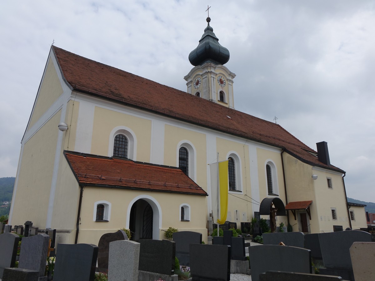 Lalling, St. Stephan Kirche, barocker Wandpfeilersaal mit eingezogenem Chor, erbaut von 1753 bis 1756 (25.05.2015)