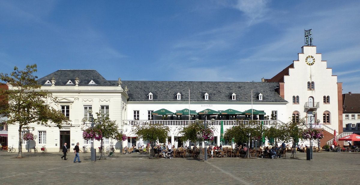 Landau, das Kulturzentrum  Altes Kaufhaus  am Rathausplatz, Sept.2017