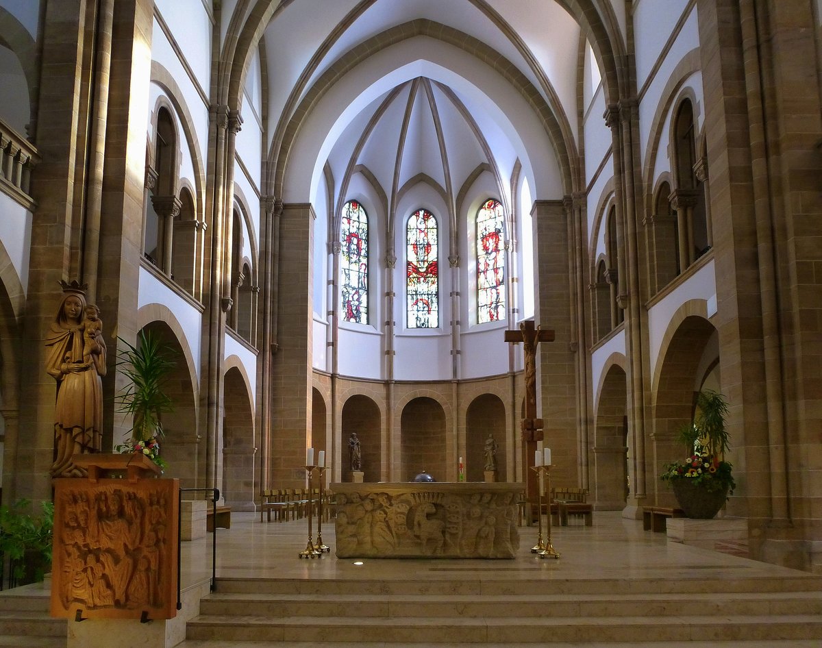 Landau, Marienkirche, Blick in den Chorraum, Sept.2017