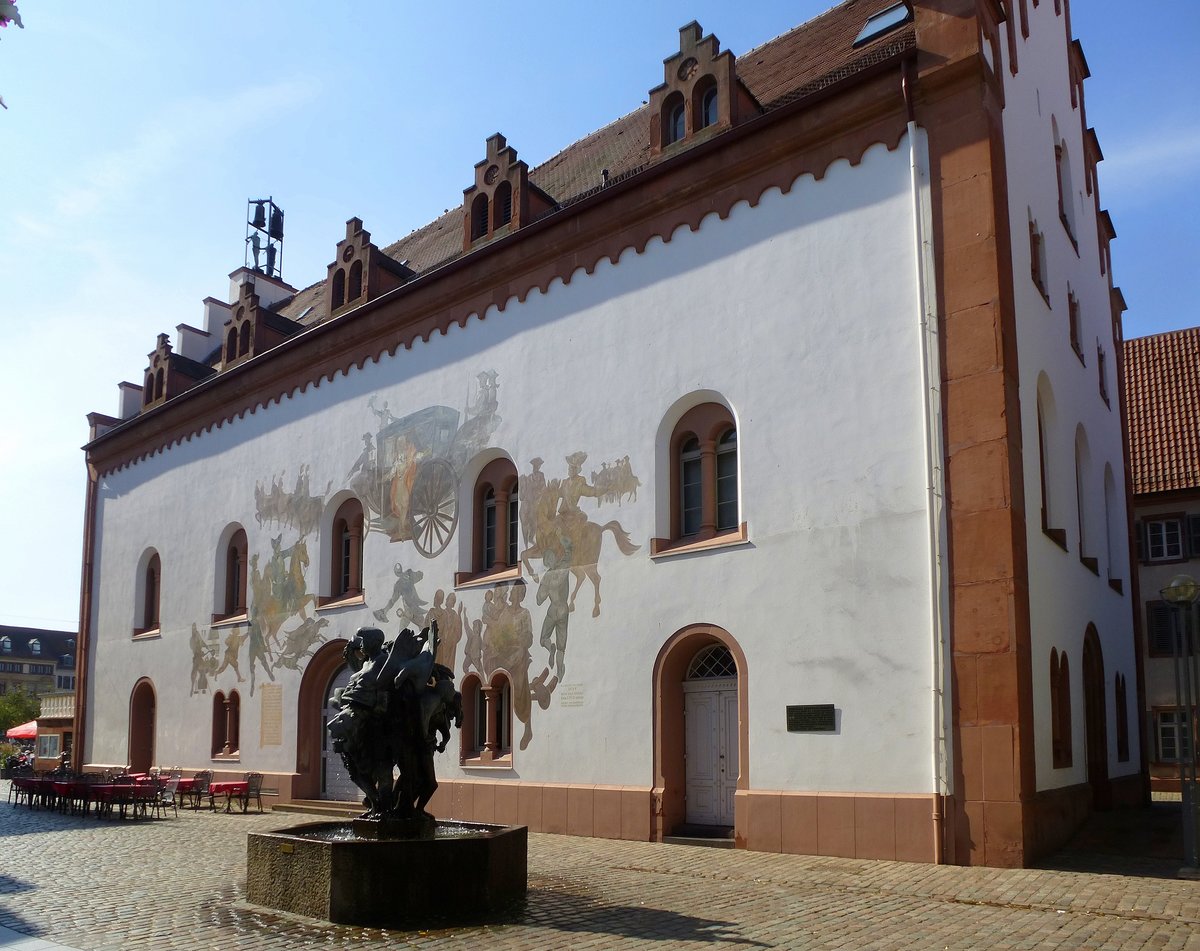 Landau, Ostfassade des ehemaligen Stdtischen Kaufhauses aus dem 15.Jahrhundert, heute Kulturzentzrum mit Theatersaal, Sept.2017