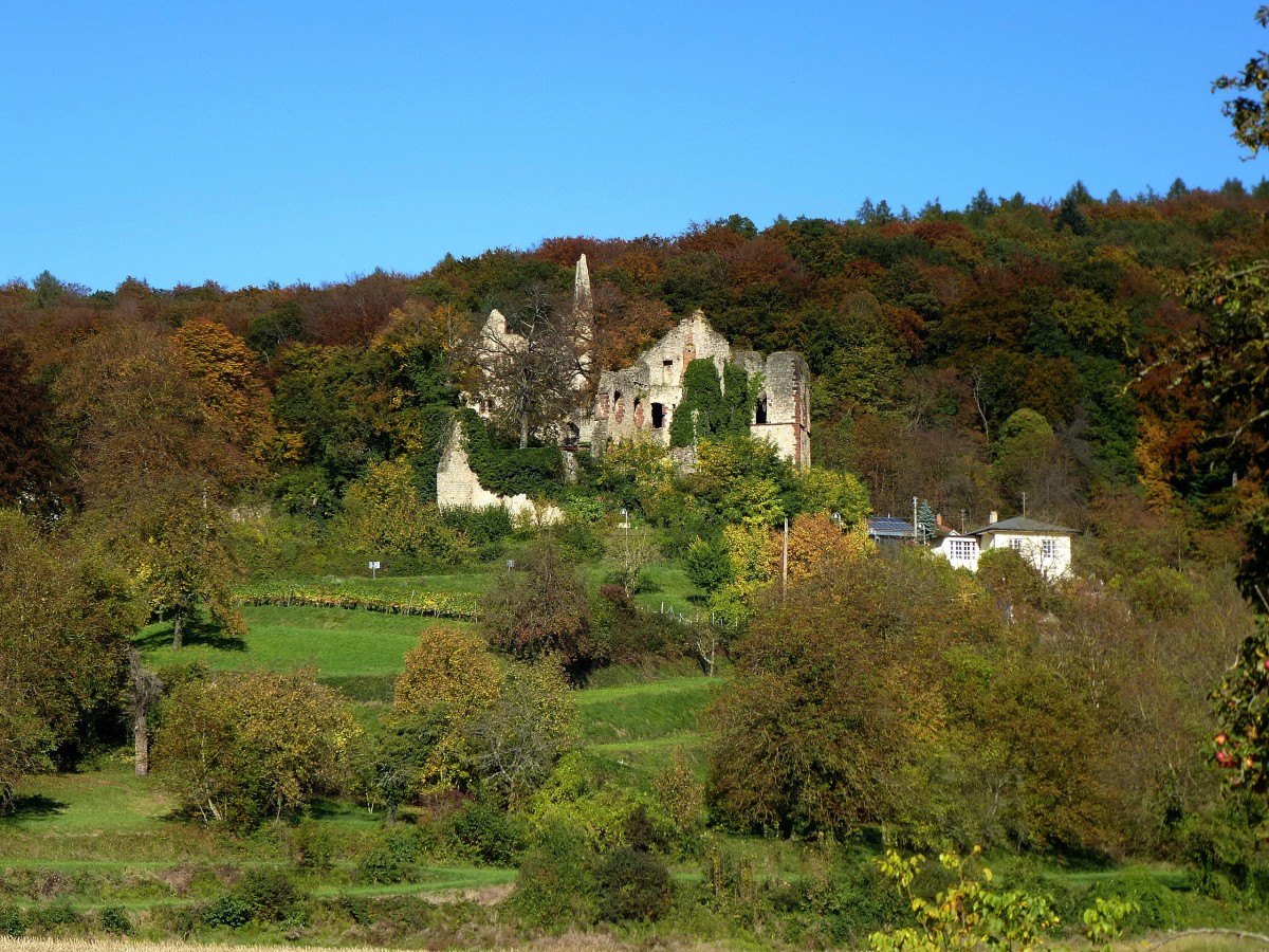 Landeck, die Burgruine, die im 13.Jahrhundert erbaute Burg ist seit dem Bauernaufstand von 1525 Ruine, Okt.2013