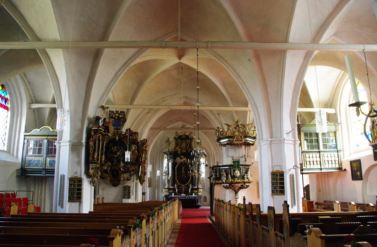 Landkirchen, Altar und Kanzel von 1727 der St. Petri Kirche (22.05.2011)