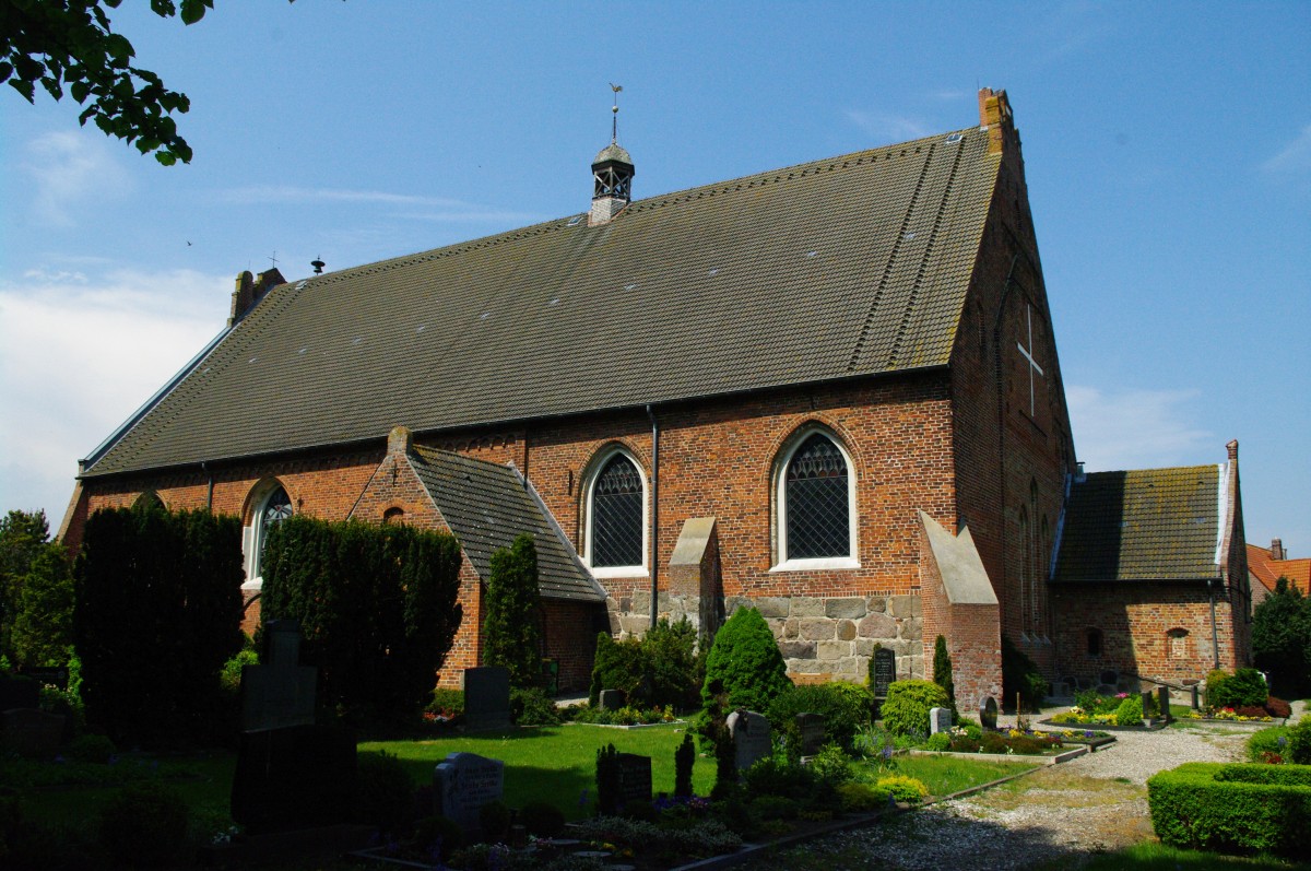 Landkirchen, St. Petri Kirche, erbaut 1230, dreischiffige Backsteinkirche (22.05.2011)