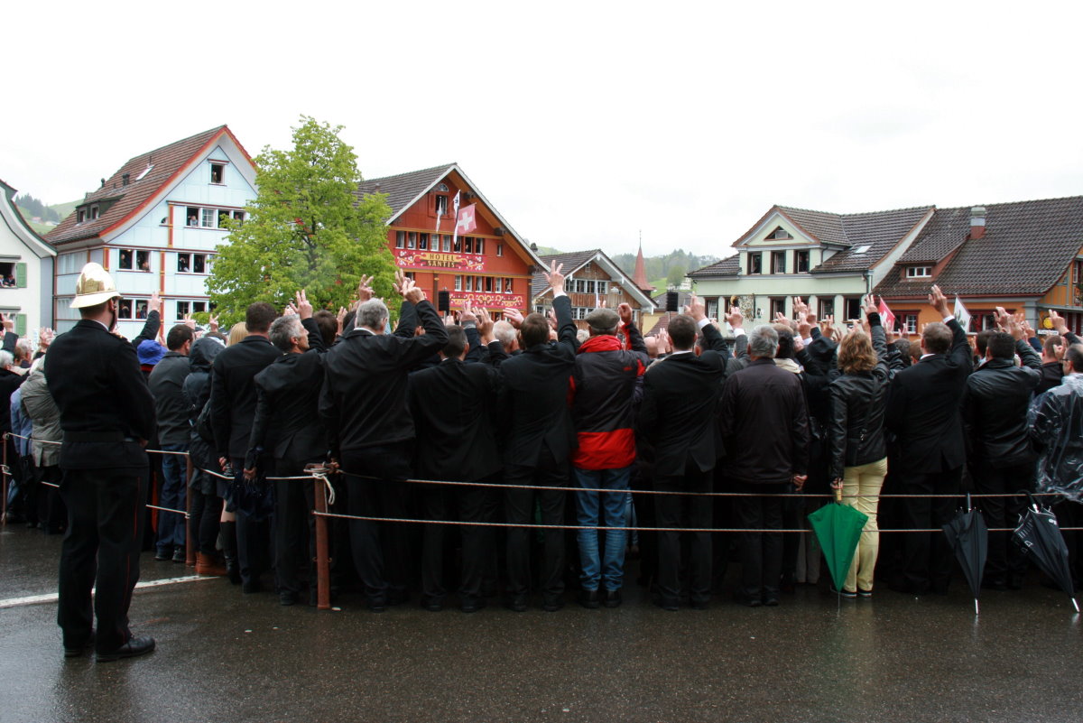 Landsgemeinde in Appenzell. Das Stimmvolk wird im Landsgemeindering vereidigt; 27.04.2014