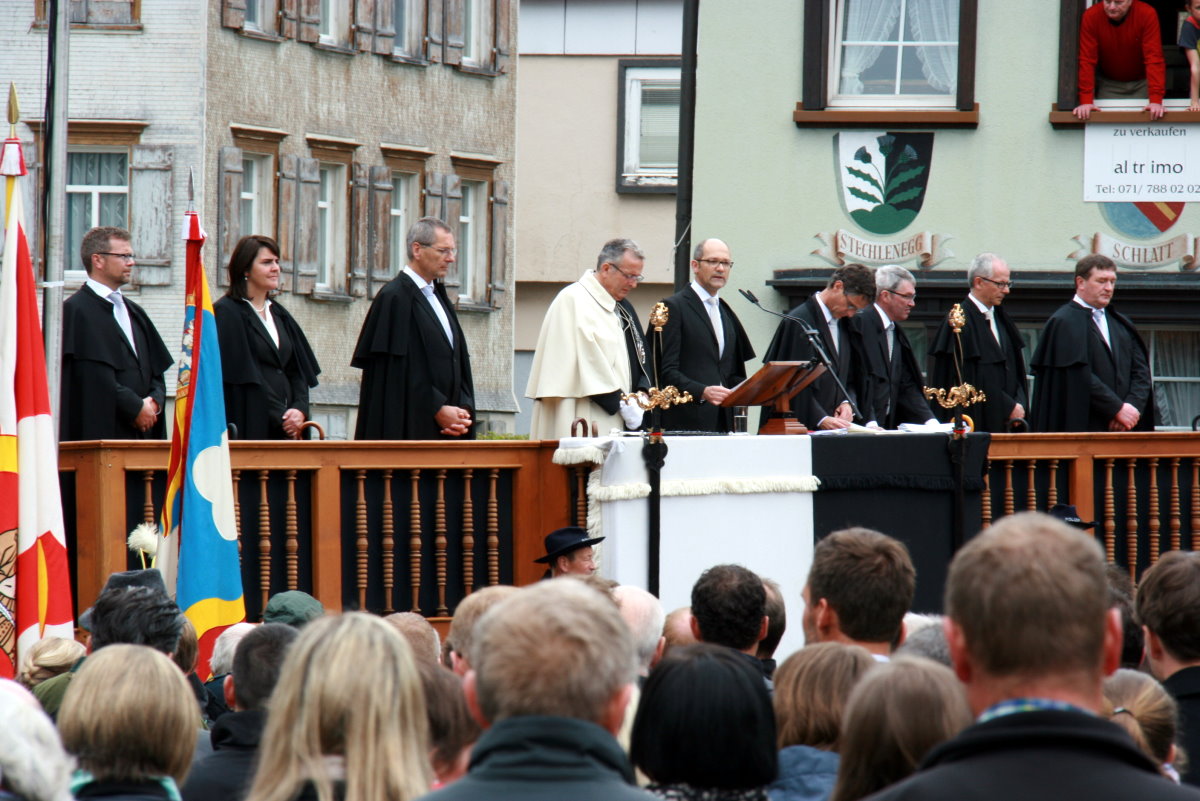 Landsgemeinde in Appenzell. Der Stuhl mit der Kantonsregierung und dem Landammann. Appenzell, 27.04.2014