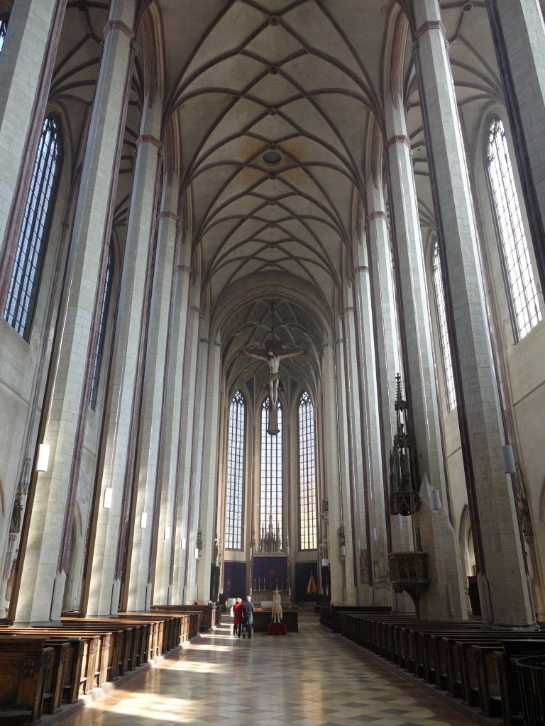 Landshut, Mittelschiff der Stiftskirche St. Martin (20.03.2016)