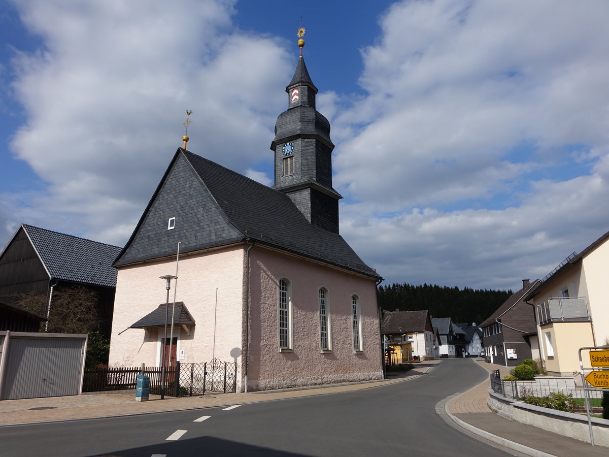 Langenau, Evangelisch-lutherische Pfarrkirche St. Christophorus, Saalbau mit Satteldach erbaut von 1652 bis 1653, gestufter Turm 1731/32 (14.04.2017)