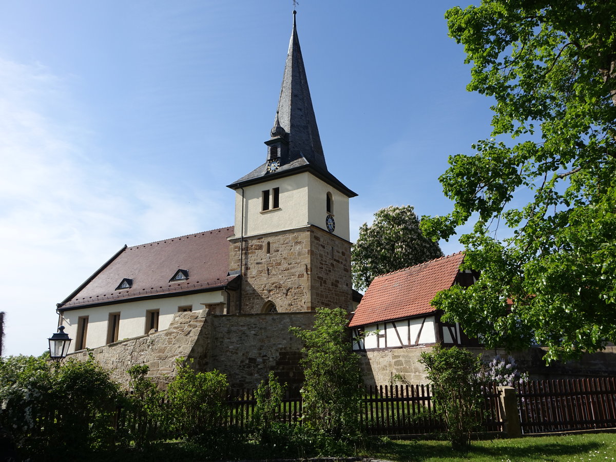 Langenbrettach, Ev. St. gidius Kirche, die ltesten Bauteile der Kirche stammen wohl aus dem spten 10. Jahrhundert, die Kirche wurde vielfach umgebaut und erweitert (29.04.2018)