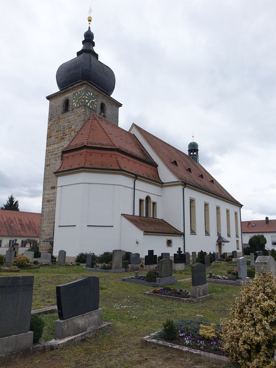 Langensendelbach, Pfarrkirche St. Peter und Paul, erbaut im 20. Jahrhundert im Jugendstil (27.03.2016)