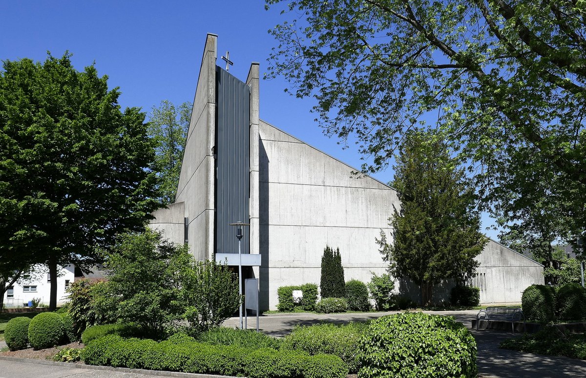 Langhurst, OT von Schutterwald in der Ortenau, die katholische Marienkirche, 1970-71 erbaut, Mai 2020