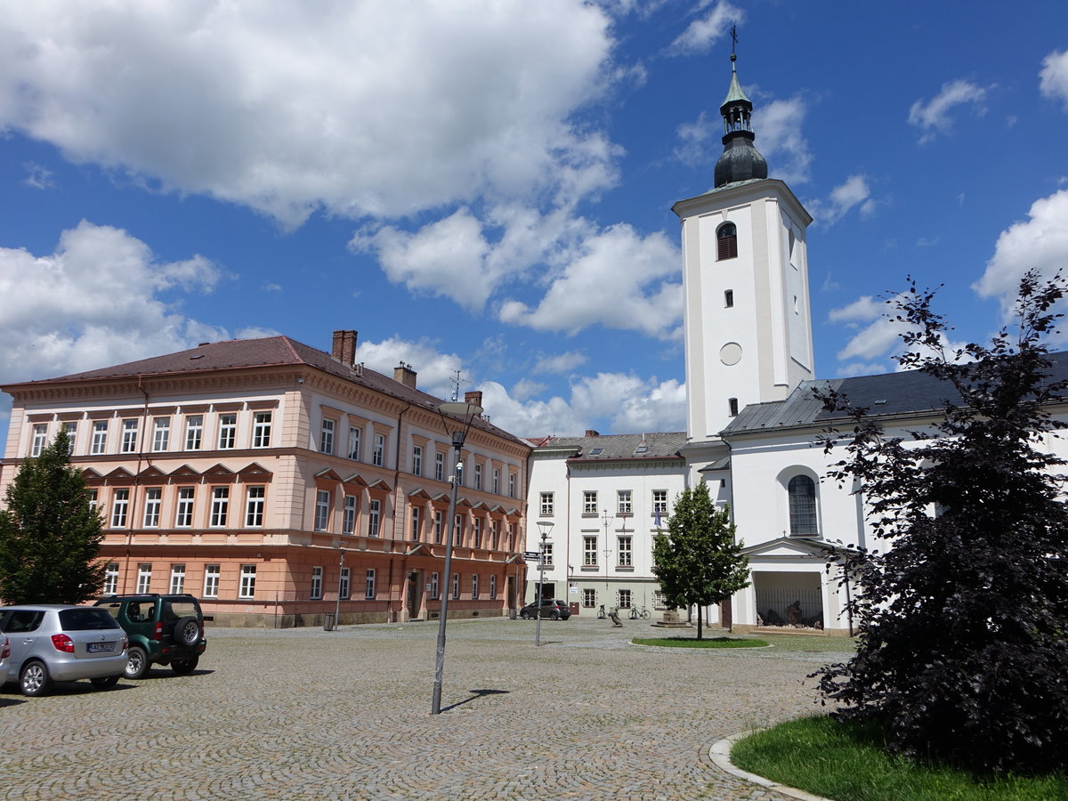 Lanskroun / Landskron, Renaissance Schloss und St. Wenzel Kirche, erbaut ab 1371 (30.06.2020)